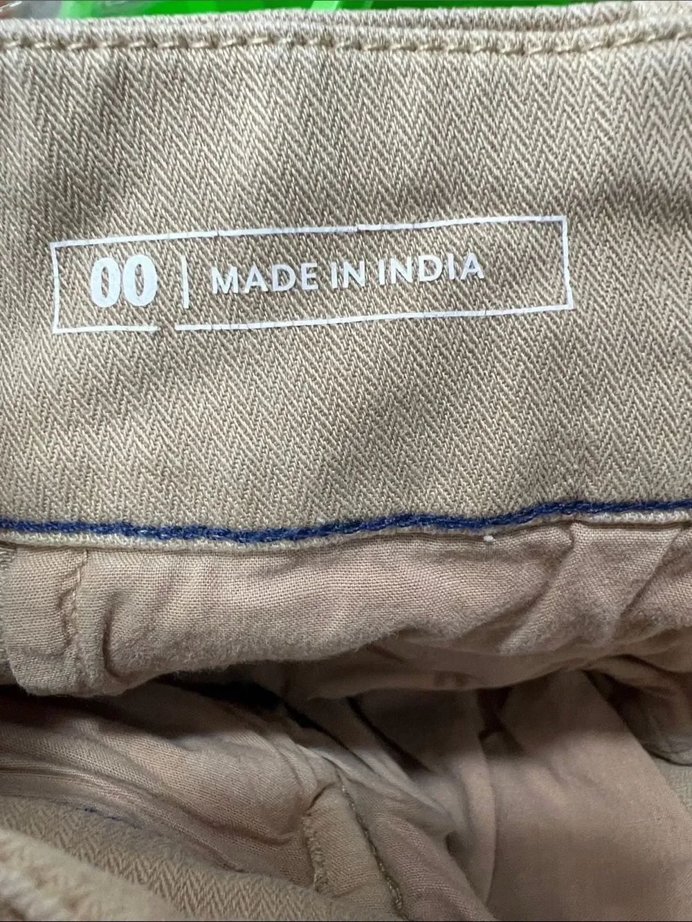 Vineyard Vines 3 1/2 inch herringbone every day shorts in tan size 00 - Picture 11 of 16